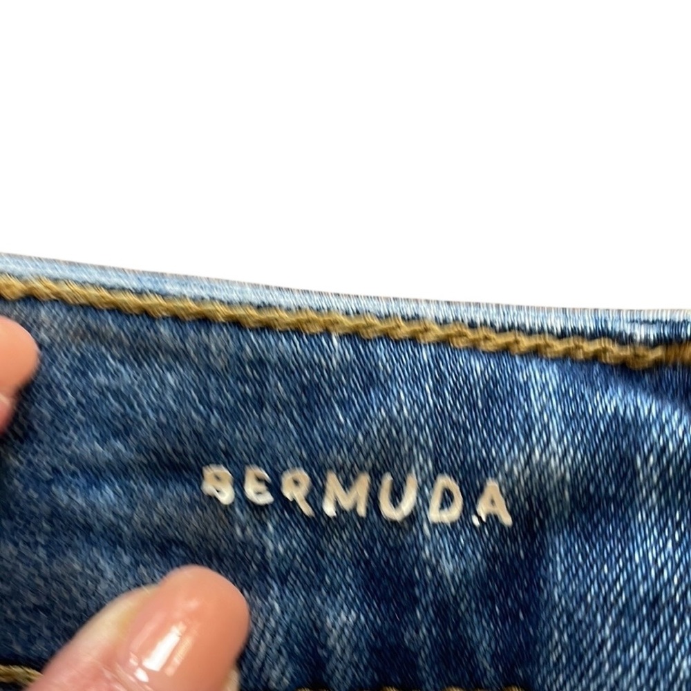 UNIVERSAL THREAD BLUE DENIM DISTRESSED BERMUDA JEAN SHORTS Size 14WR - Picture 7 of 15
